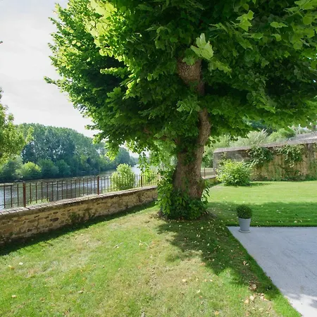 Du Chateau Les Ormes (Vienne)