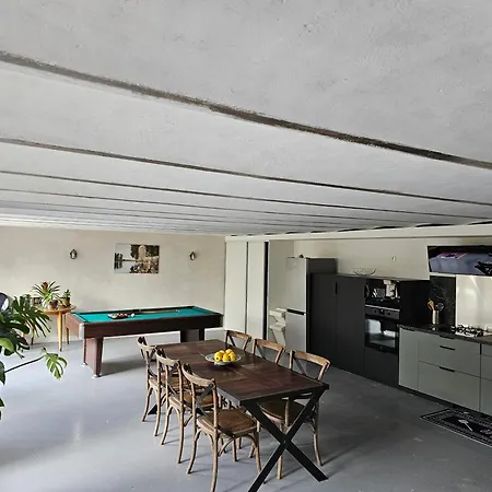 Du Chateau Les Ormes (Vienne)